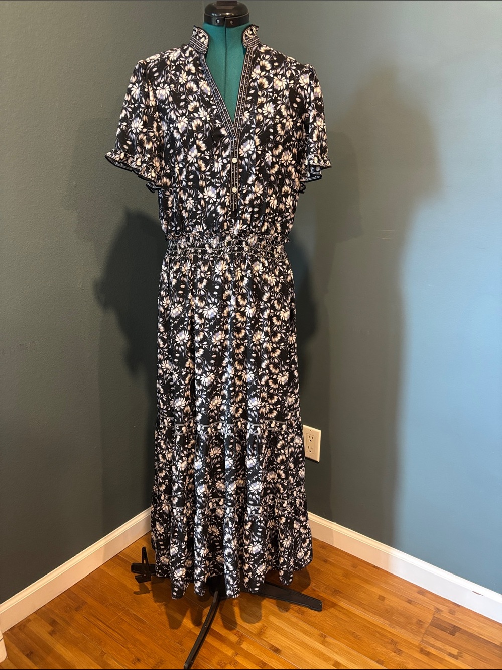 Max Studio Black and White Floral Short-Sleeve Maxi Dress